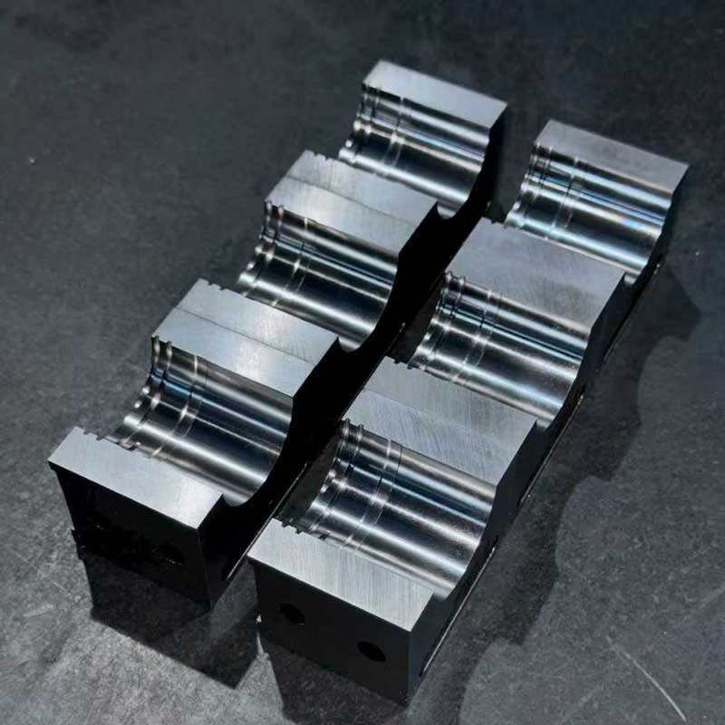 Bottle neck mold precision